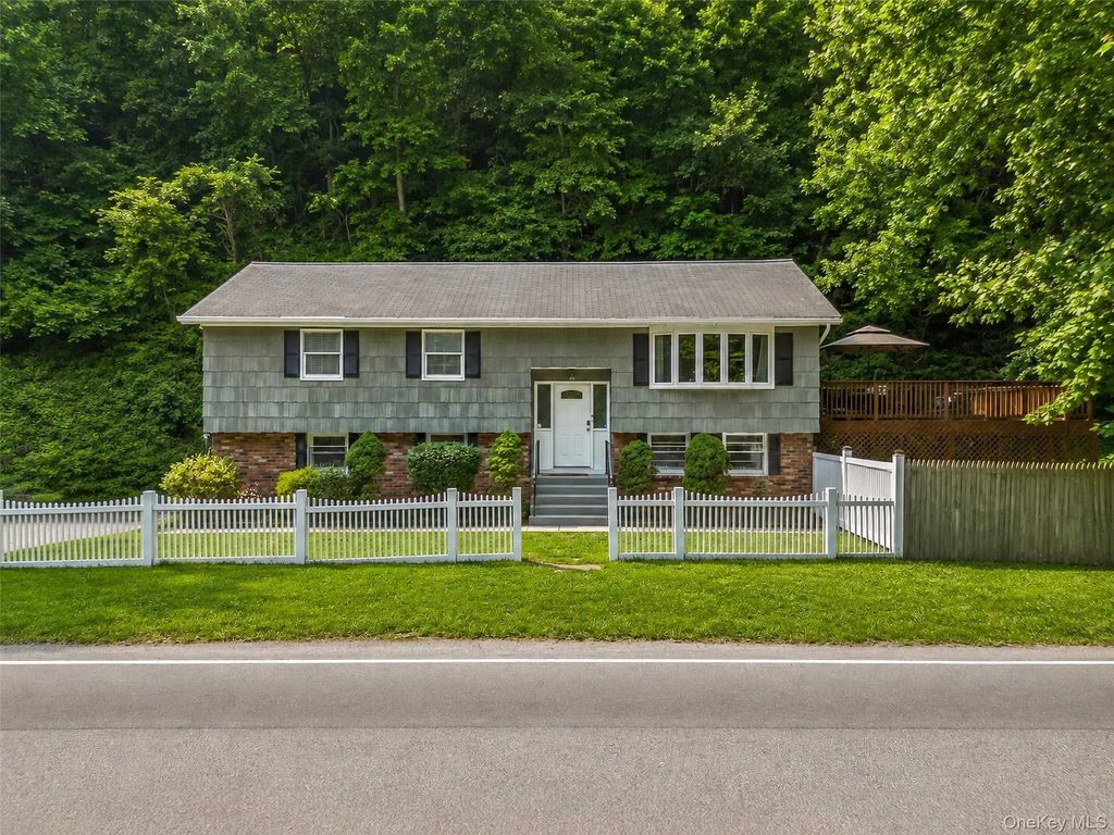 385 Yorktown Road, Croton-on-Hudson