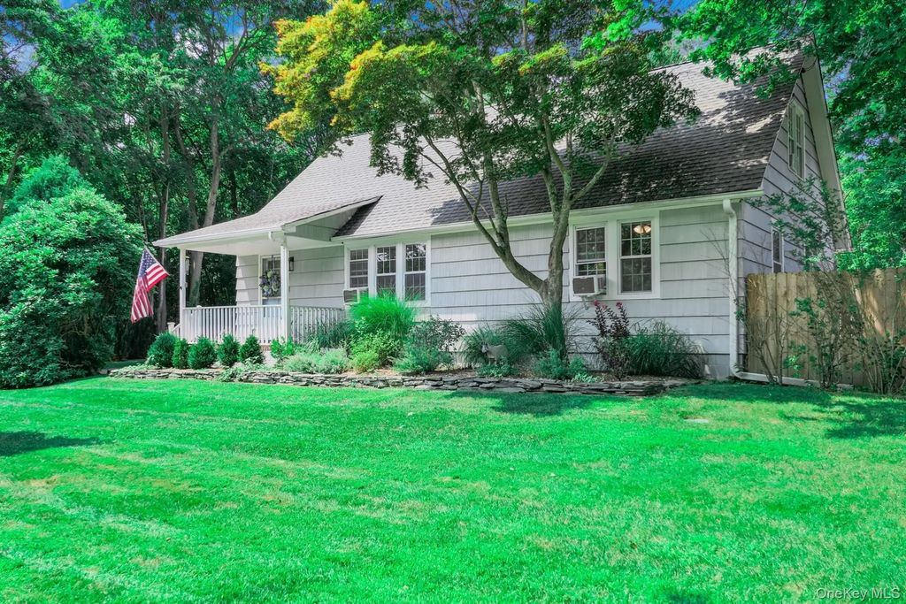 353 S Country Road, Brookhaven