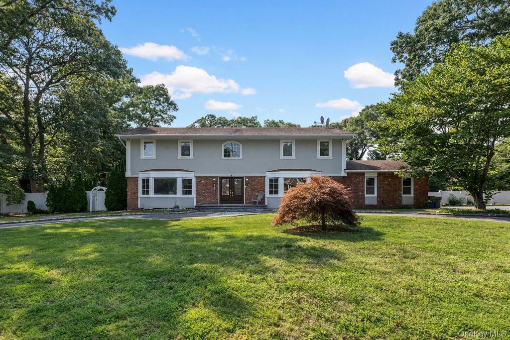 1 Whispering Court, Dix Hills