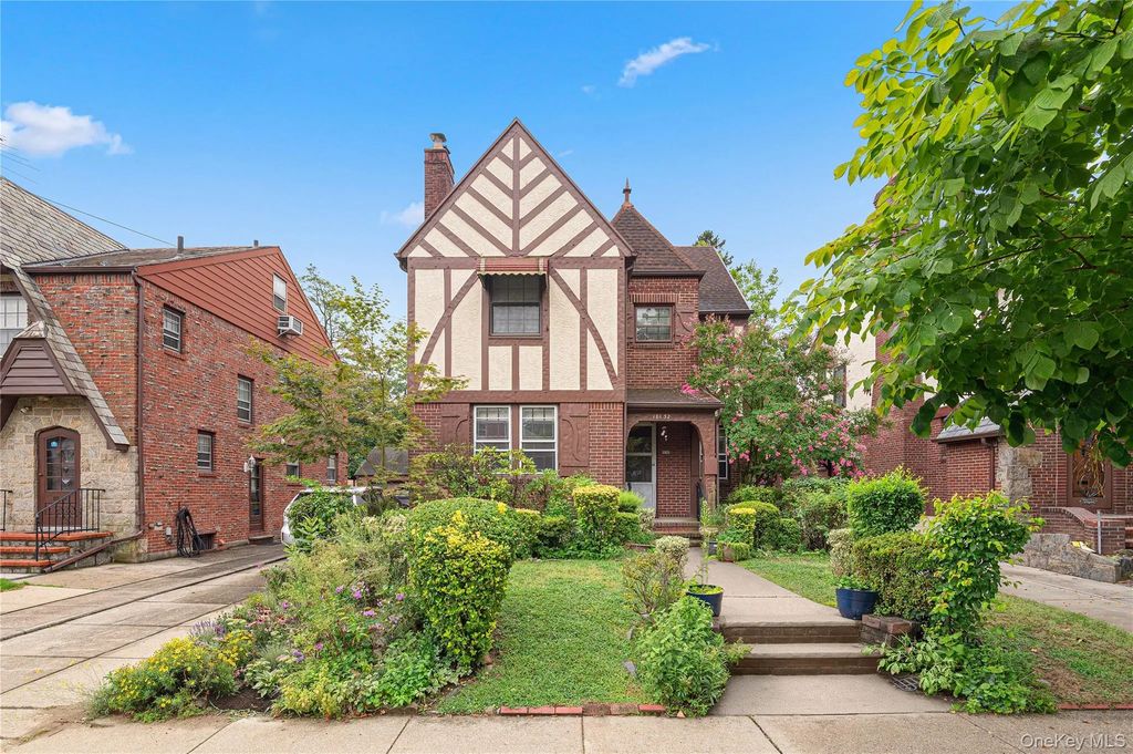 18132 Henley Road, Jamaica Estates