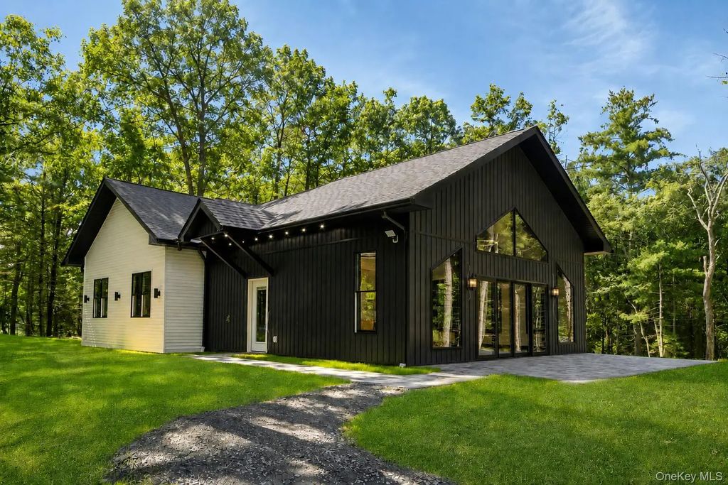 521 Decker Road, Glen Spey