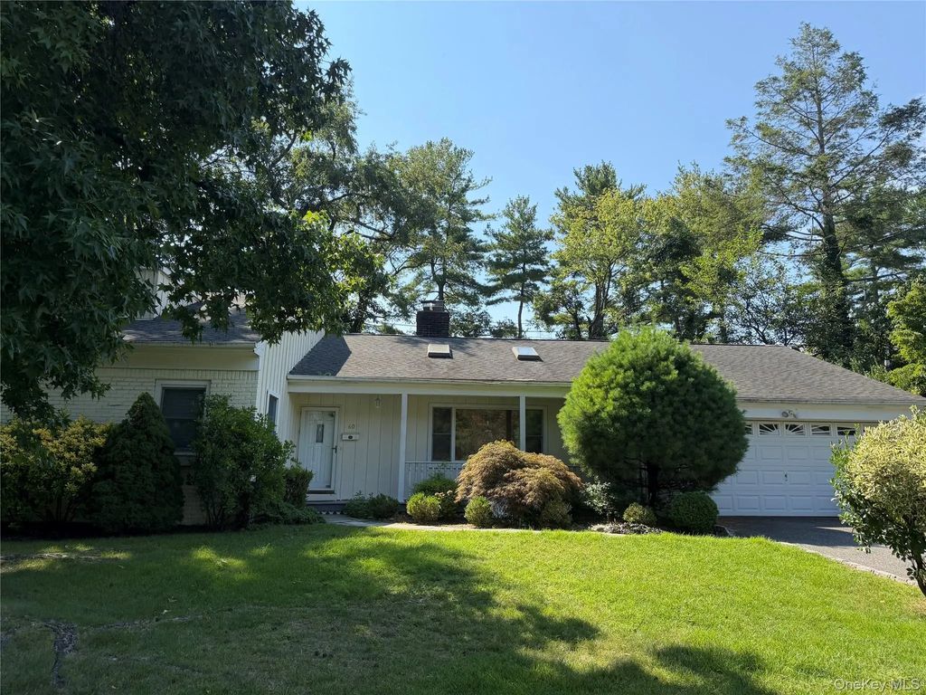 60 Oaktree Lane, Manhasset