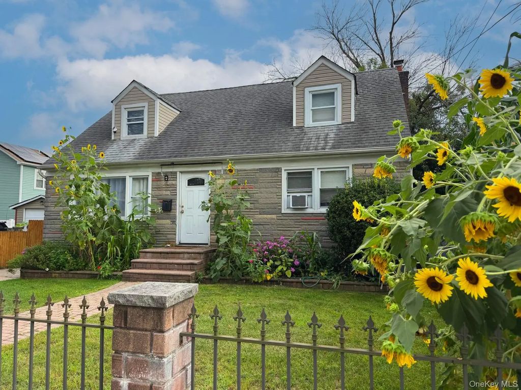 162 Princeton Street, Hempstead