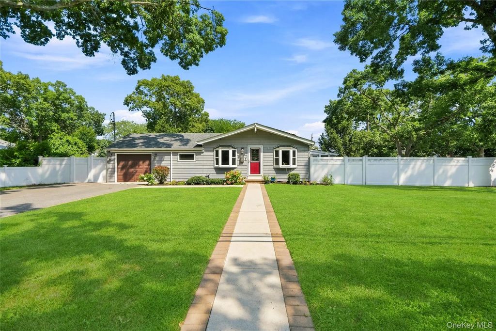 91 Spruce Avenue, West Islip