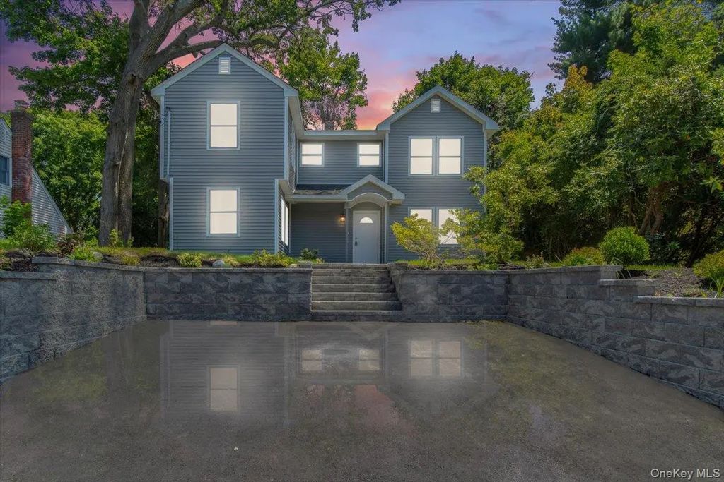 8 Elm Drive, East Northport