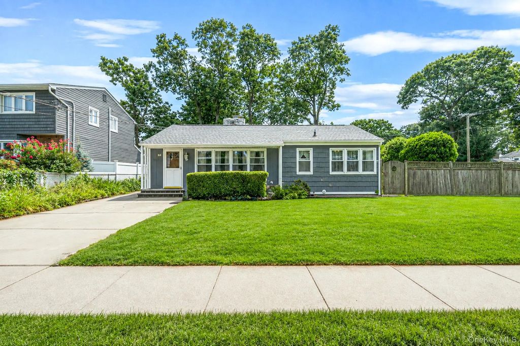 92 Parkhill Avenue, Massapequa