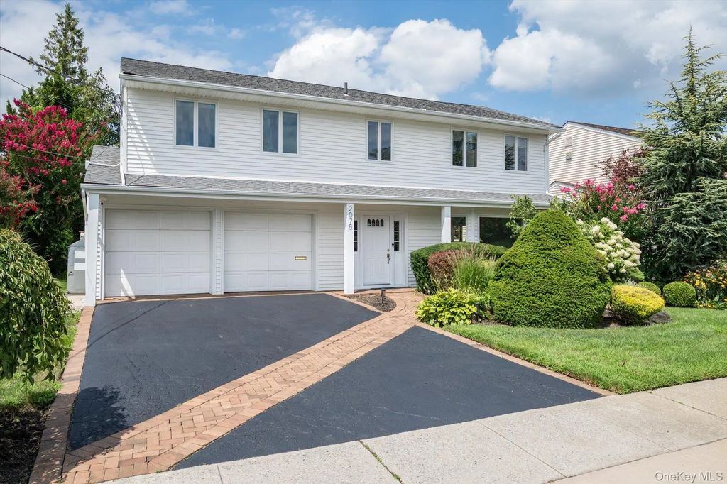2075 Berkley Lane, Merrick