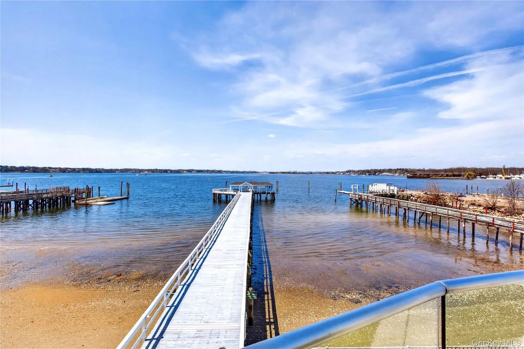 433 Main Street # 212, Port Washington