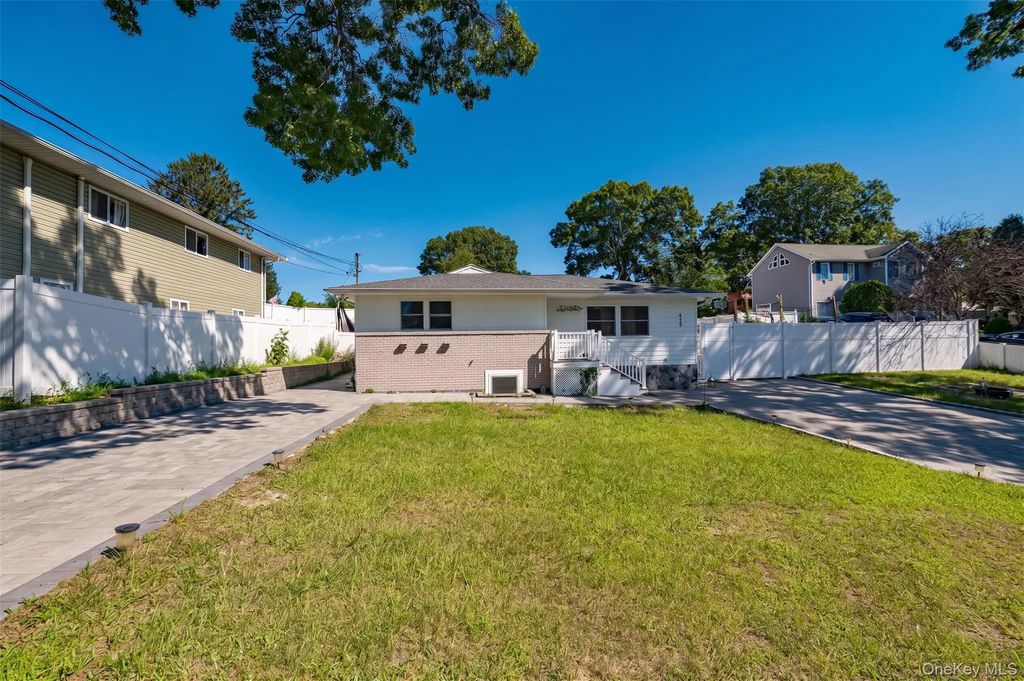 429 Ontario Street, Ronkonkoma