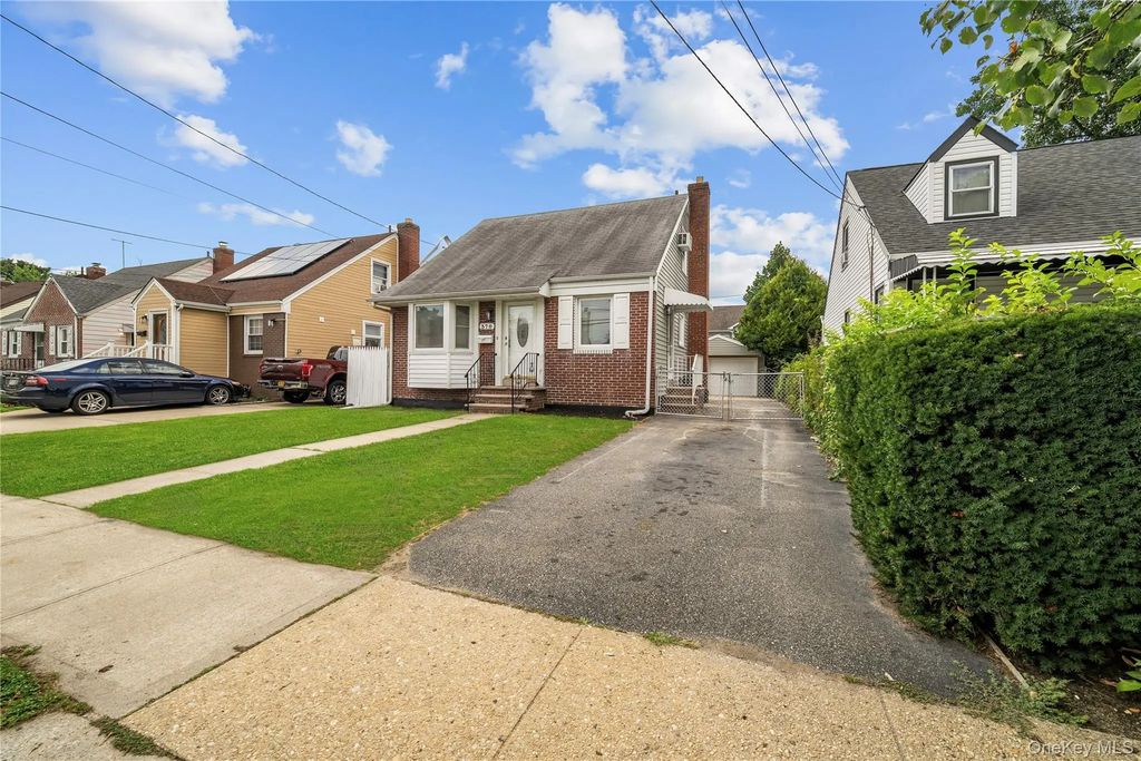 370 Locust Avenue, Uniondale