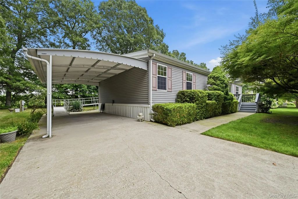638 Fresh Pond Avenue # 320, Calverton