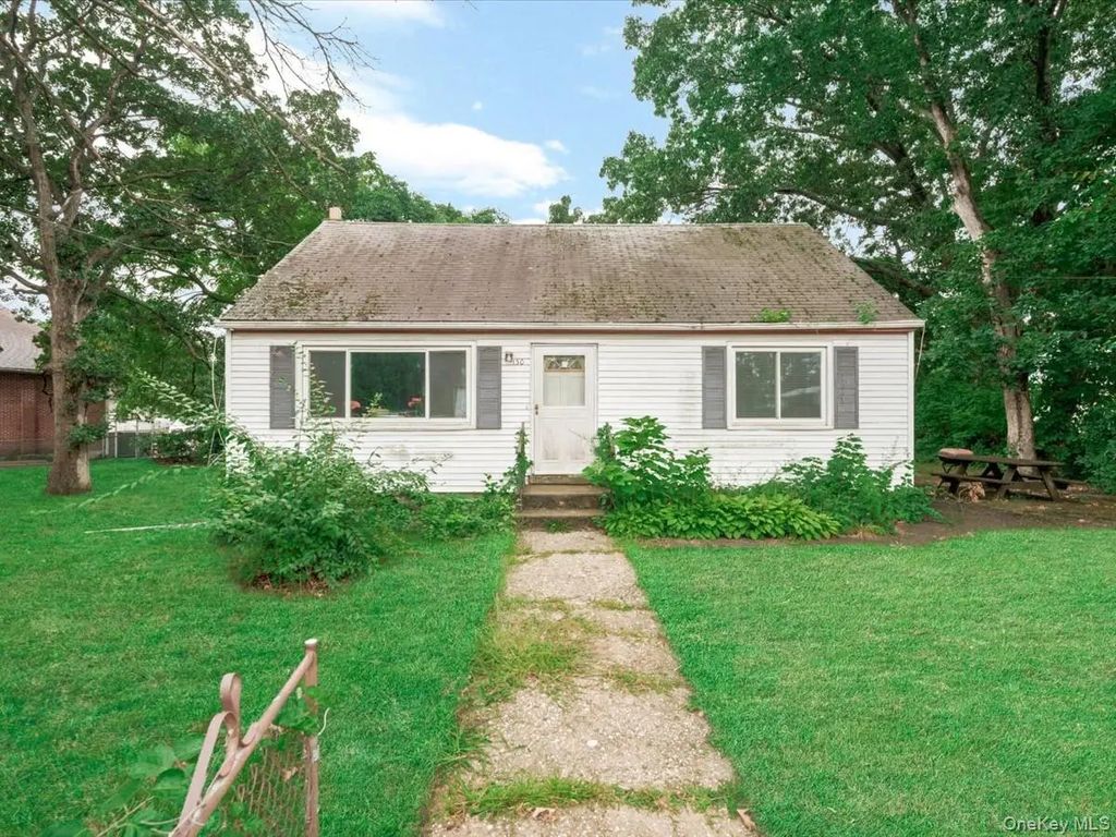 130 Lemon Street, Central Islip