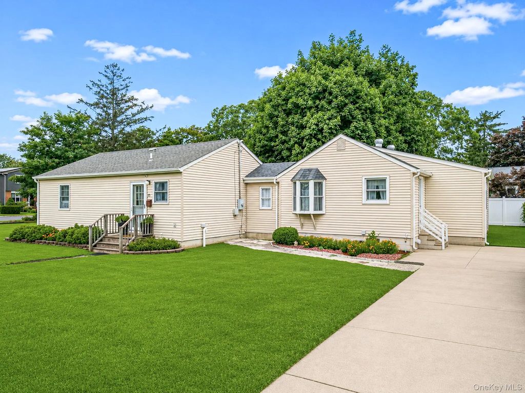 21 Cherokee Drive, Bay Shore