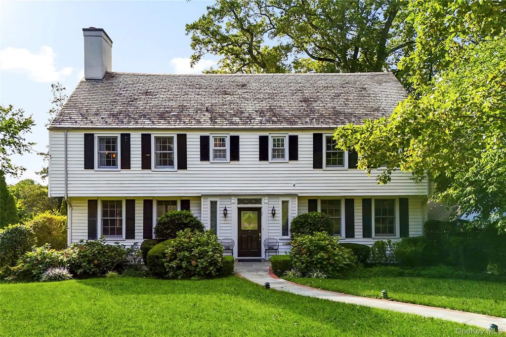 132 Overlook Road, New Rochelle
