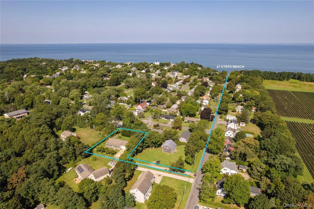435 Sound Road, Greenport