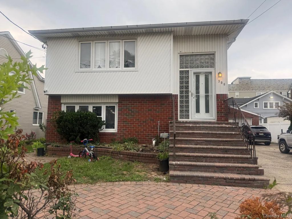306 Hamilton Avenue # 2nd Floor, Hewlett