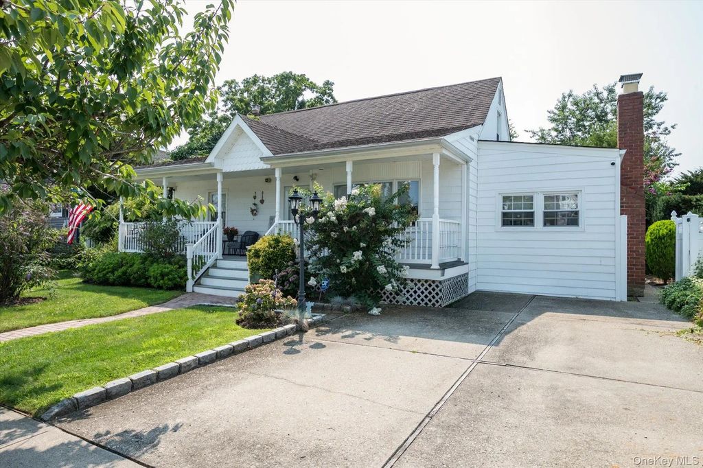 320 Brooklyn Avenue, Massapequa Park