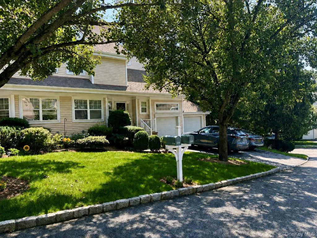 140 Winding Ridge Road # 140, White Plains