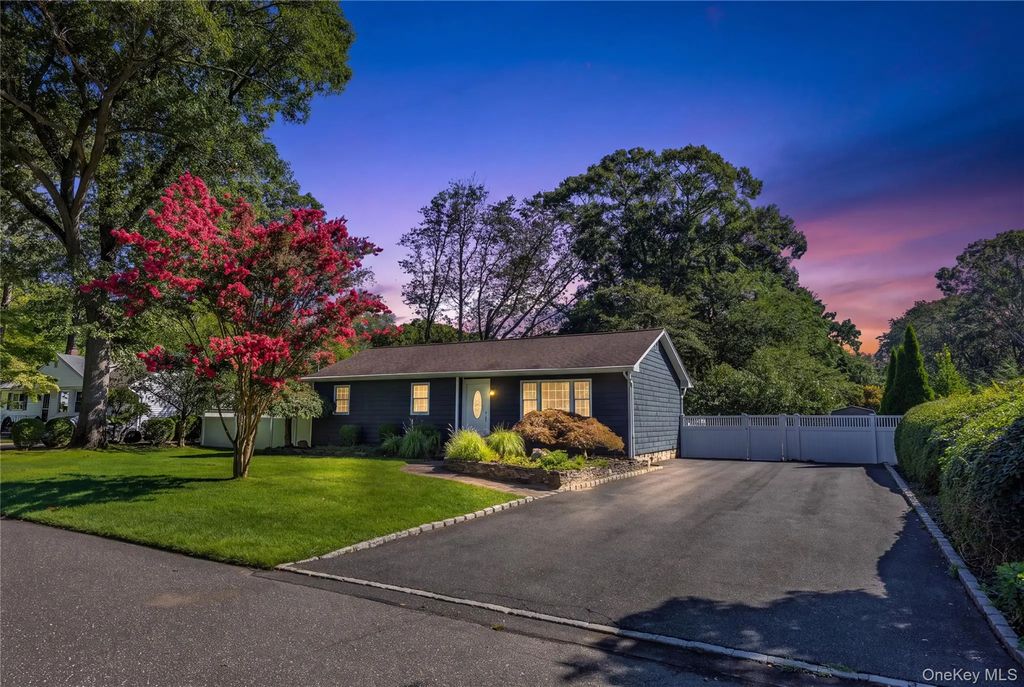 45 Marbeth Circle, Miller Place