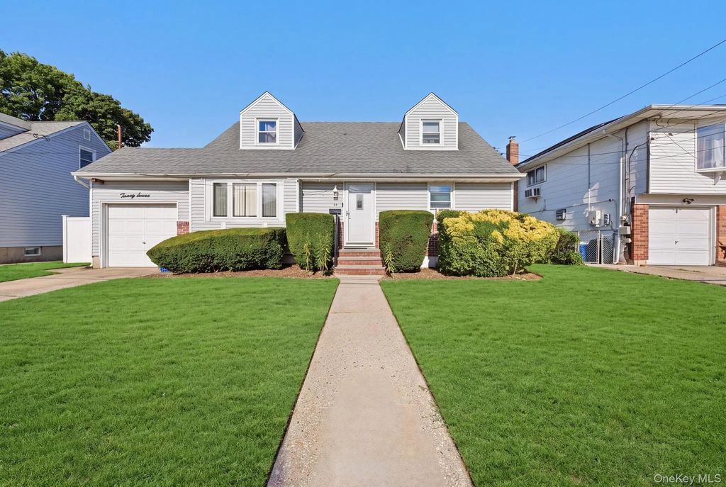 27 Hapsburg Place, Hempstead