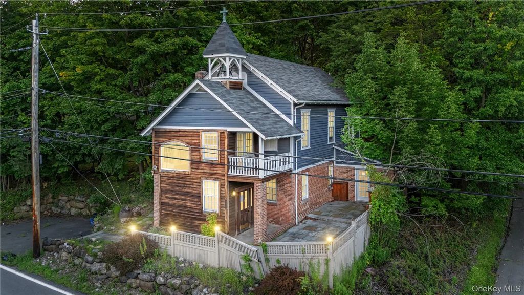 697 S Mountain Road, New City