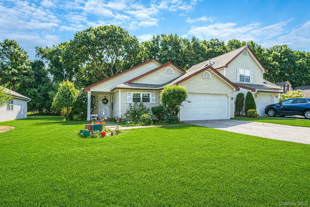 4 Balmoral Court, Middle Island
