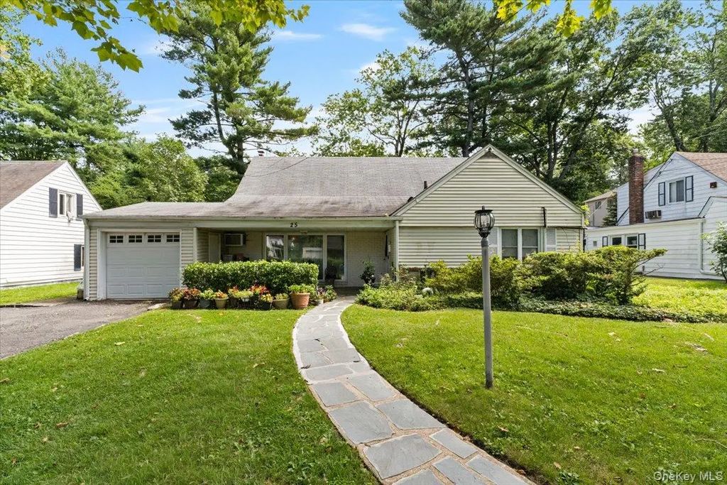 25 Bentley Road, Great Neck