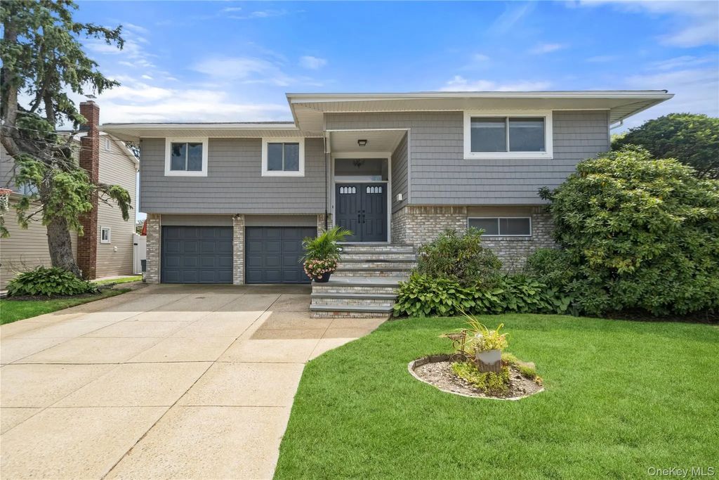 2054 Whalen Avenue, Merrick