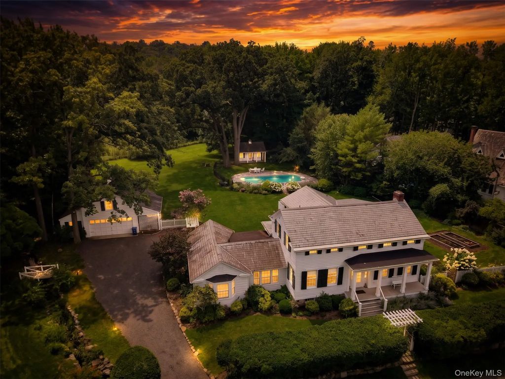 111 Washington Spring Road, Palisades