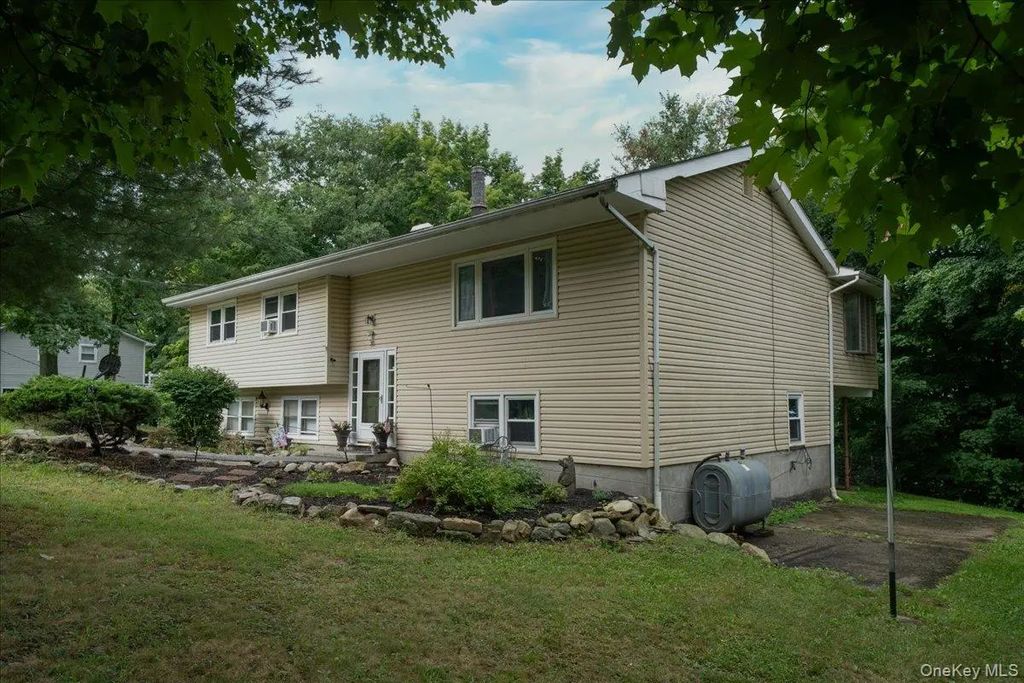 30 Laura Road, Monroe