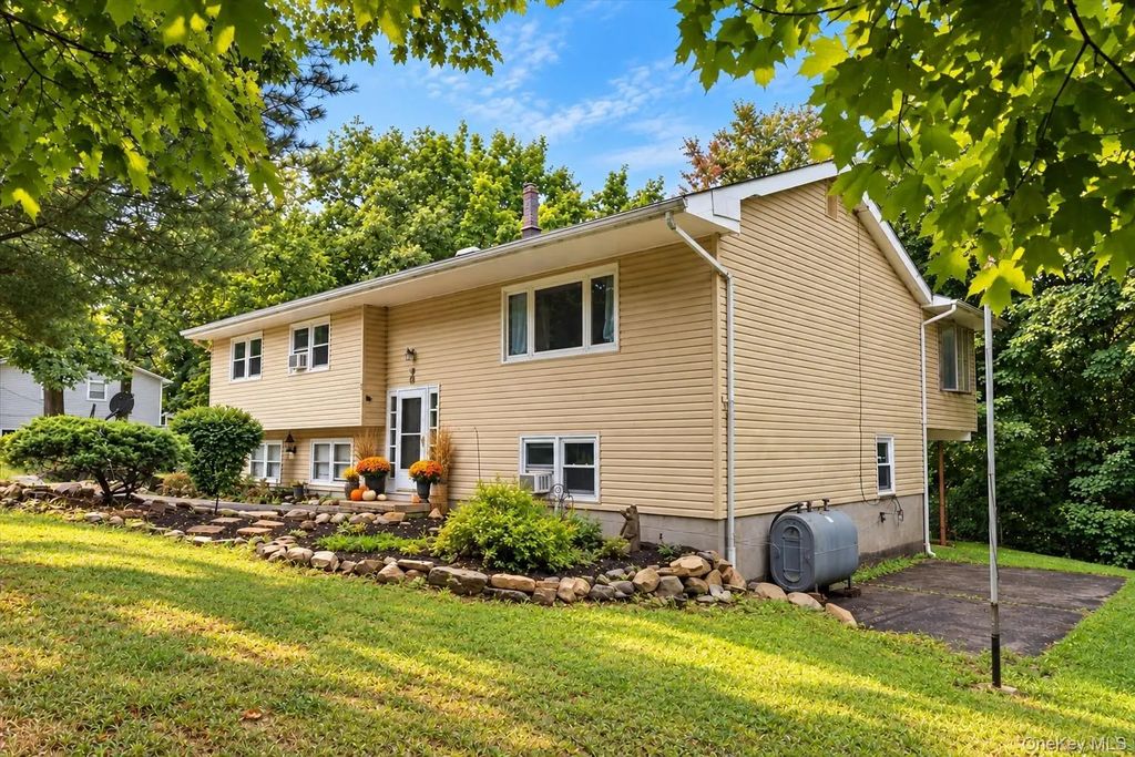 30 Laura Road, Monroe
