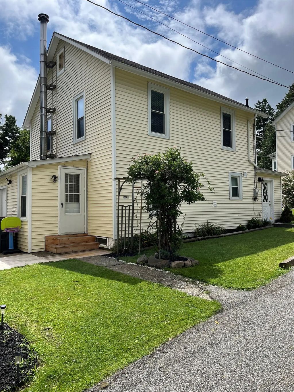 89 N Montgomery Street, Walden