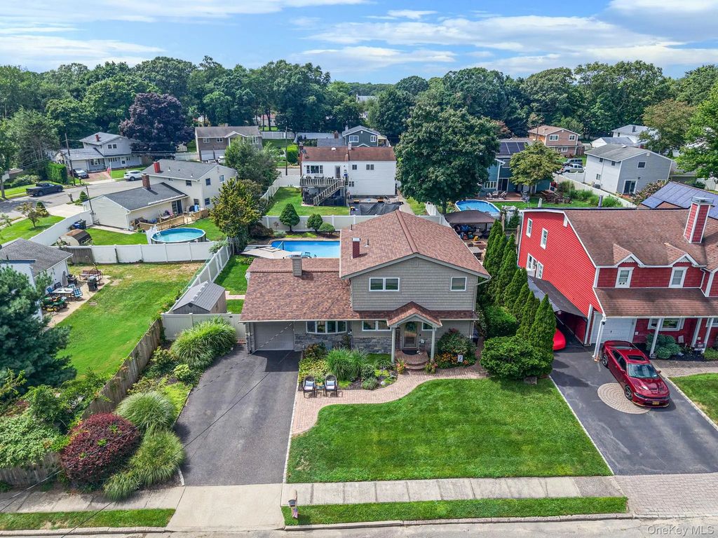 18 Bragg Drive, Lake Grove