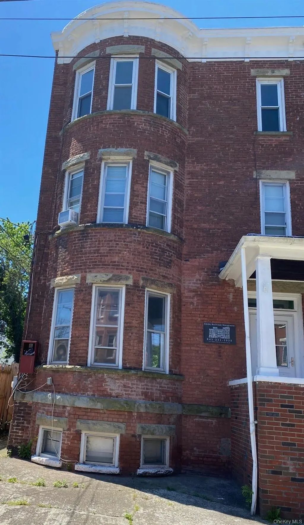 85 Overlook Place, Newburgh
