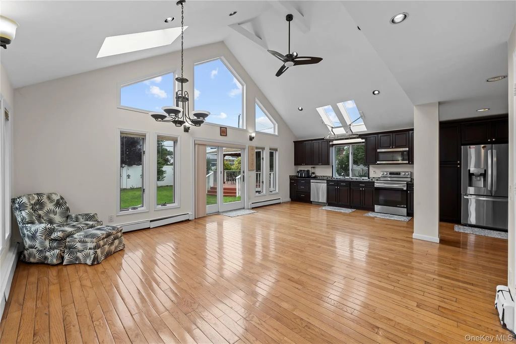 78 Pengon Circle, East Meadow