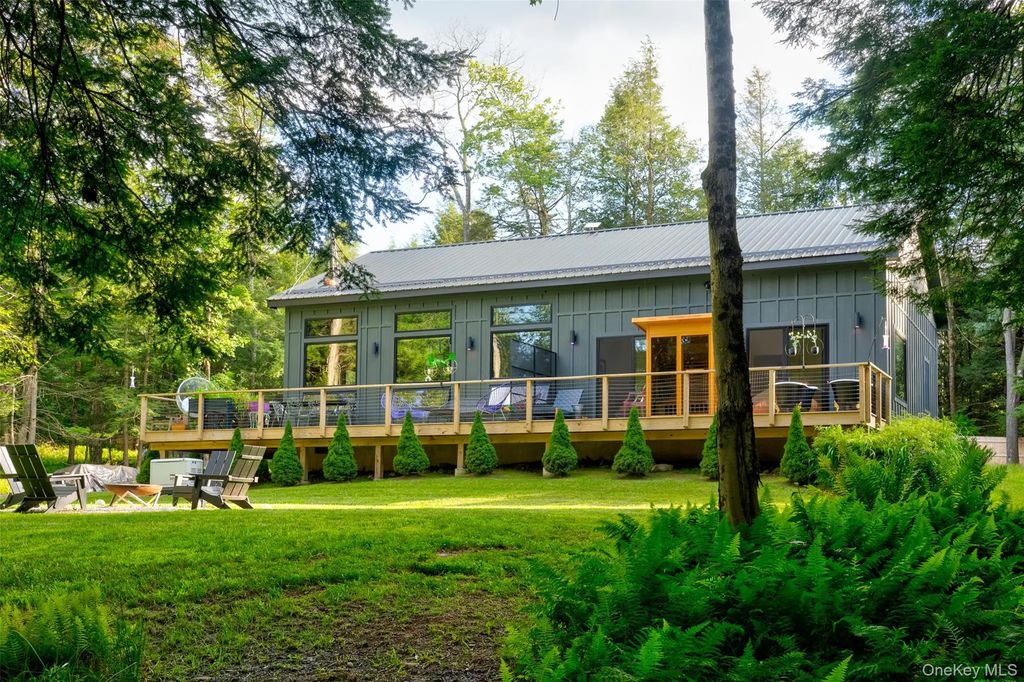 633 Brown Settlement Road, Livingston Manor