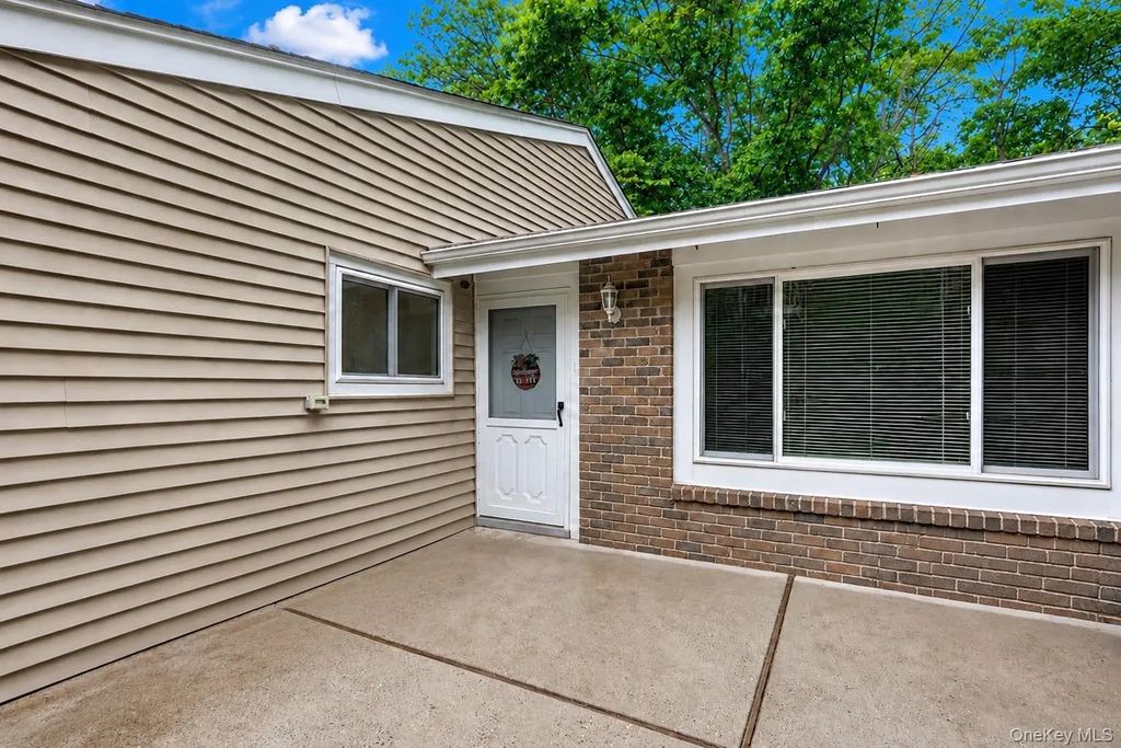 236 Springmeadow Drive # I, Holbrook