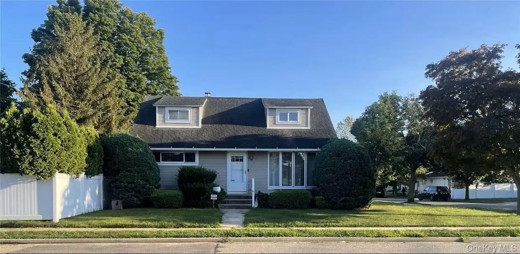 11 Ida Avenue, Hicksville