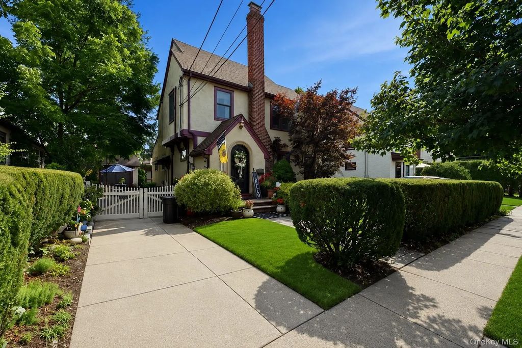 227 Sycamore Street, West Hempstead