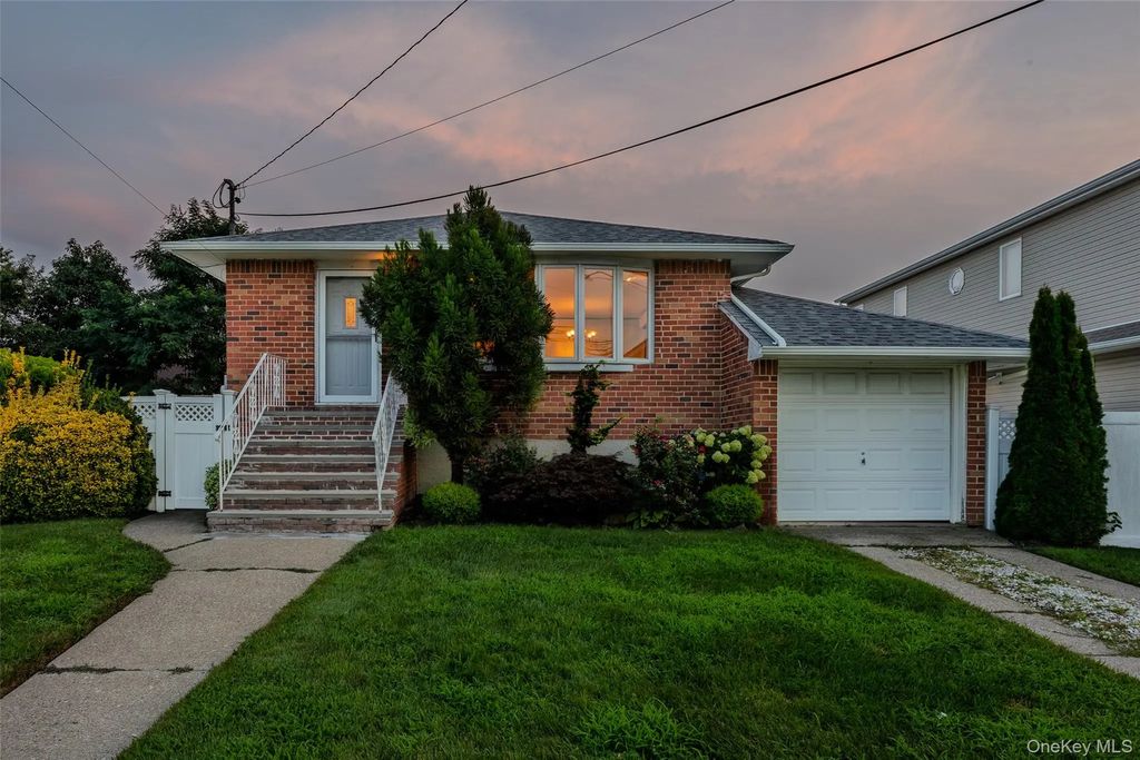 2470 Horace Court, Bellmore