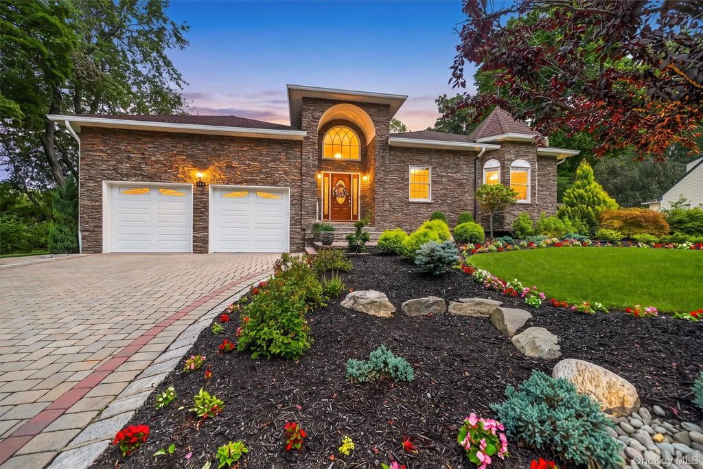 13 Spruce Lane, West Nyack