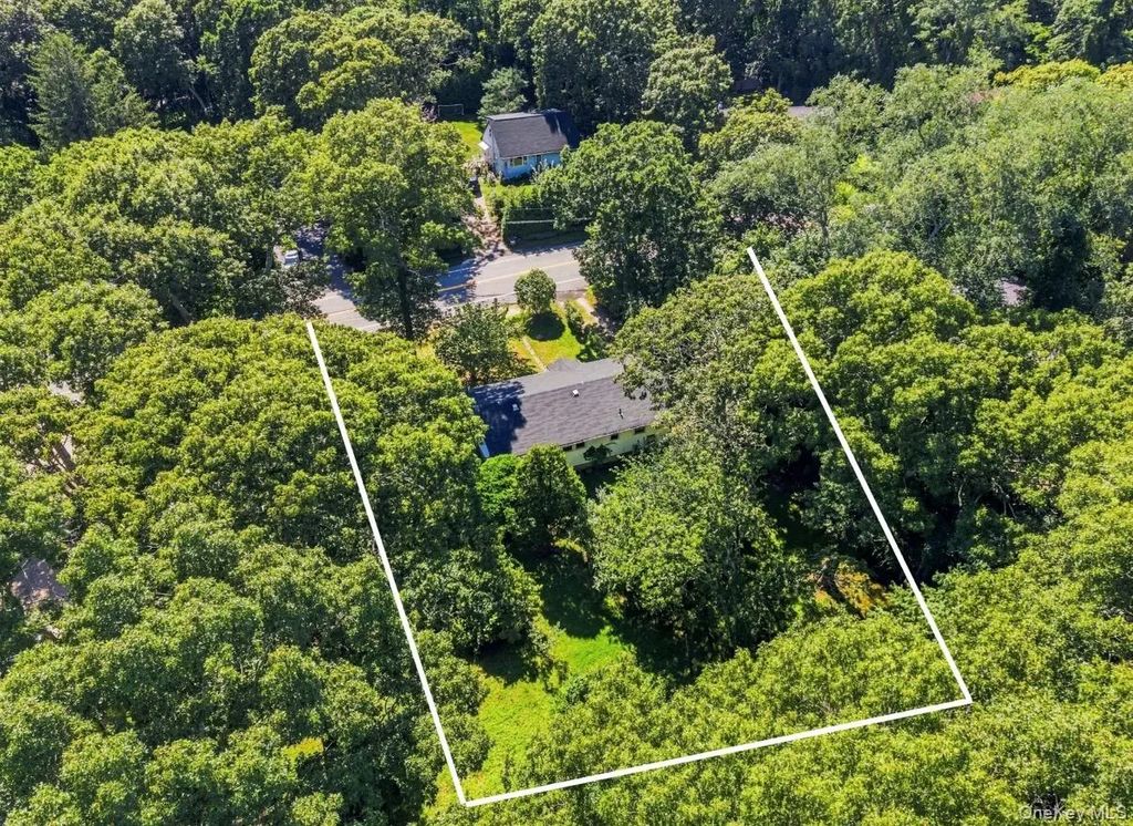 153 Huntington Crossway, Bridgehampton