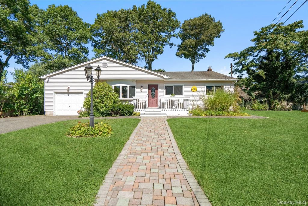 15 Parkwood Drive, Mastic Beach