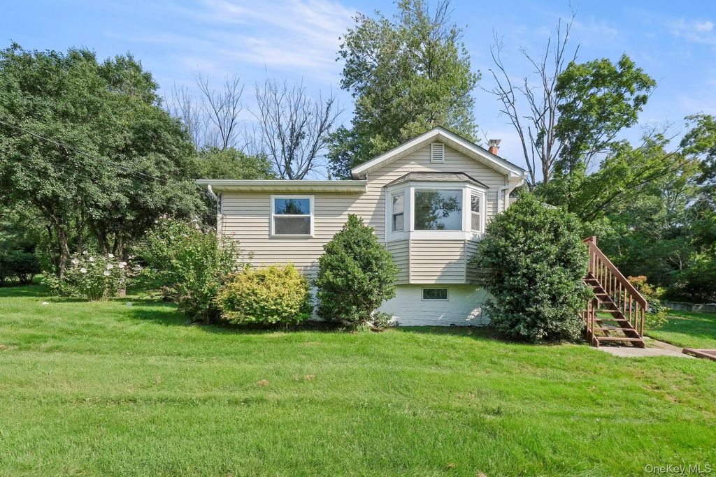 15 Crestwood Trail, Monroe
