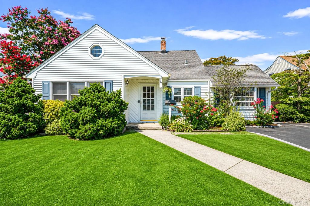 27 Old Farm Road, Levittown