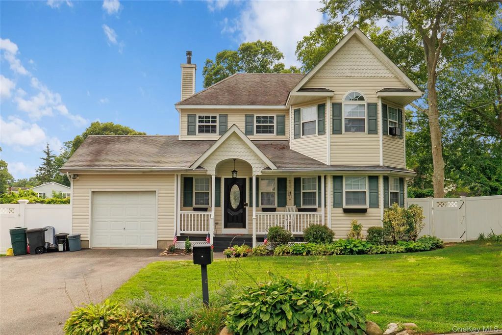 50 Washburn Street, Lake Grove