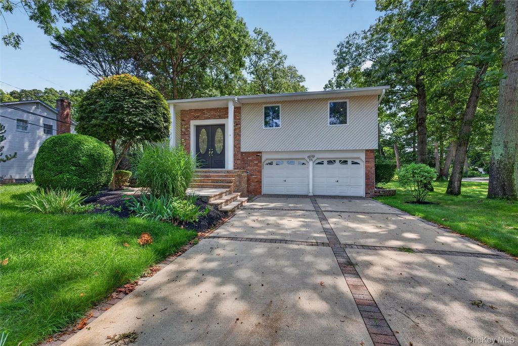 11 Penguin Lane, Commack