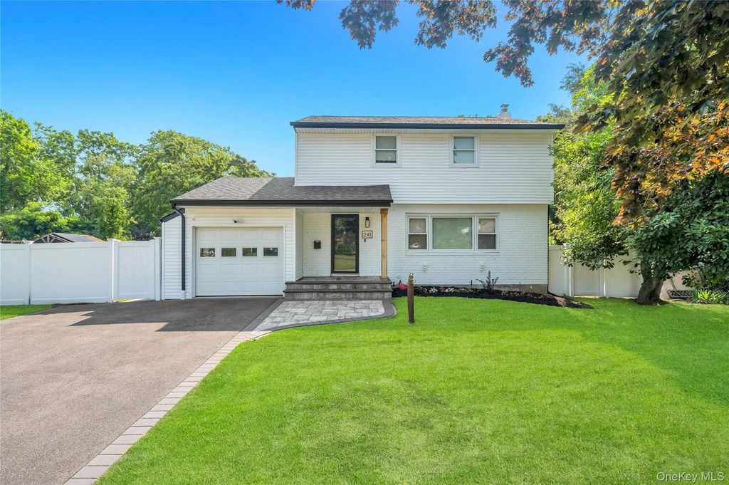 241 Tree Road, Centereach