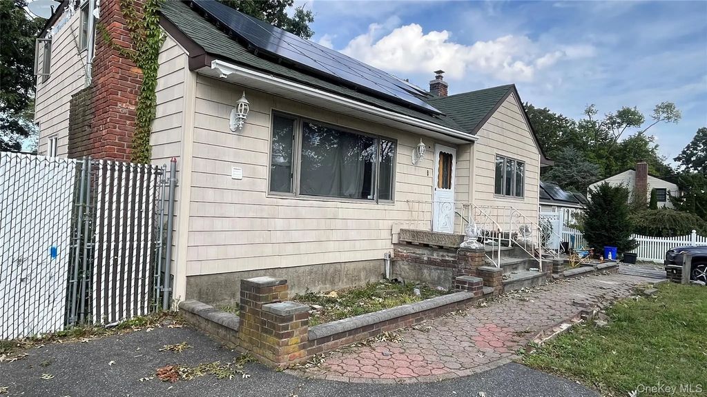 44 Lafayette Avenue, Amityville