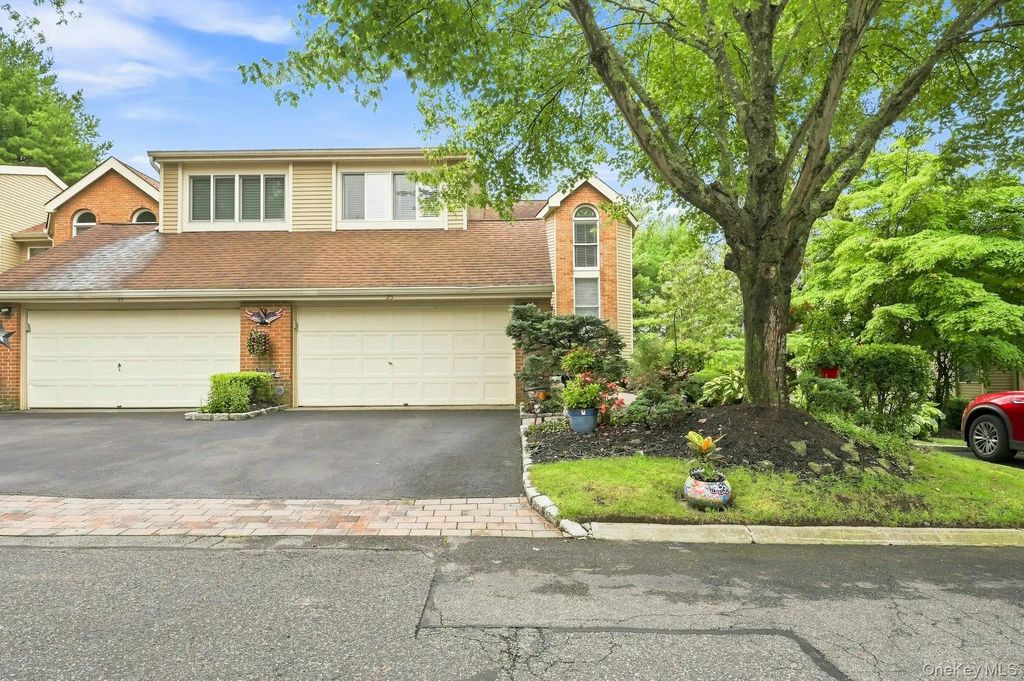 23 Willow Ridge Drive, Smithtown